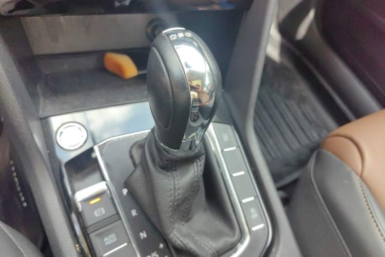 Used Volkswagen Tharu 2019 280TSI Two-Wheel Drive Luxury Version China VI Standard Gear Lever