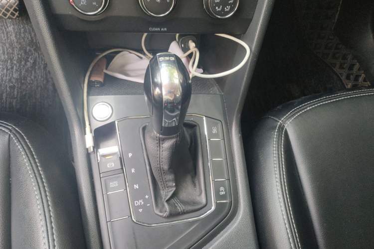 Used Volkswagen Tharu 2019 280TSI Two-Wheel Drive Trend Edition China VI Standard Gear Lever