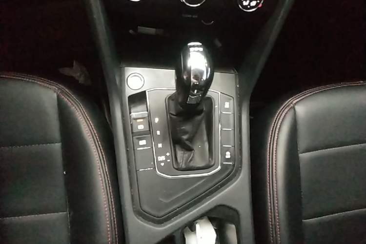 Used Volkswagen Tharu 2019 280TSI Two-Wheel Drive Trend Edition China VI Standard Gear Lever