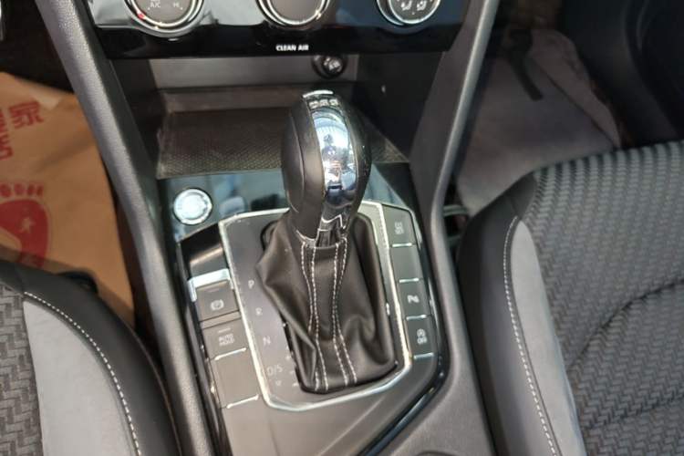 Used Volkswagen Tharu 2019 280TSI Two-Wheel Drive R-Line China VI Standard Gear Lever