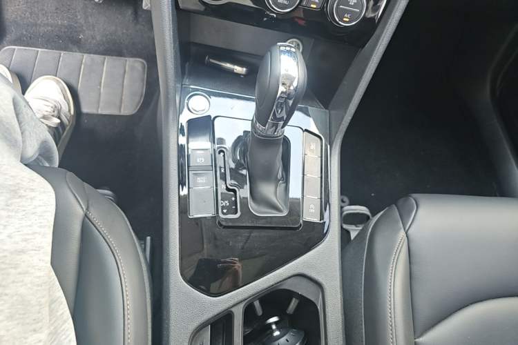 Used Volkswagen Tharu 2019 280TSI Two-Wheel Drive Comfort Edition China VI Standard Gear Lever