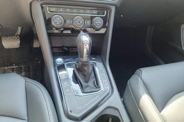 Used Volkswagen Tharu 2019 280TSI Two-Wheel Drive Luxury Version China VI Standard Gear Lever