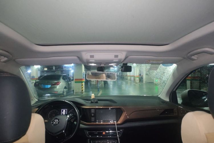 Used Volkswagen Tharu 2019 280TSI Two-Wheel Drive Luxury Version China VI Standard Headliner