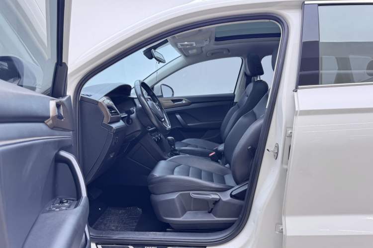 Used Volkswagen Tharu 2019 280TSI Two-Wheel Drive Luxury Version China VI Standard Interior 1