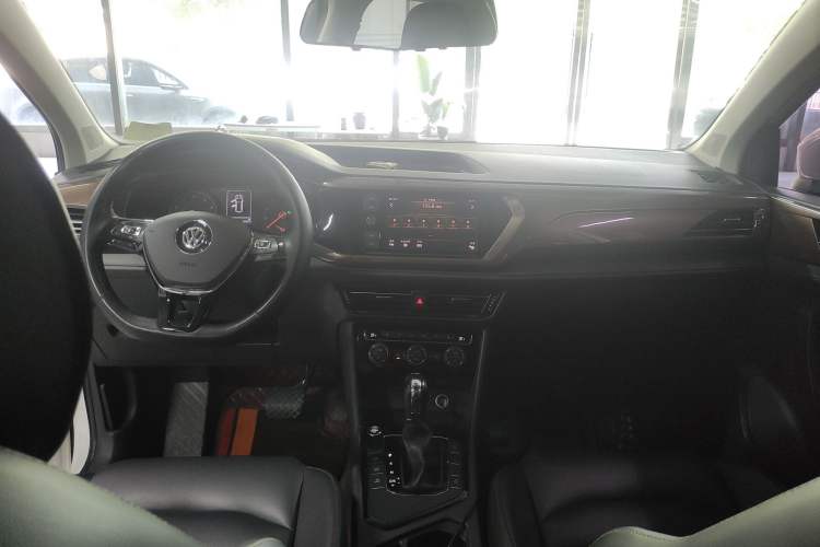 Used Volkswagen Tharu 2019 280TSI Two-Wheel Drive Luxury Version China VI Standard Interior 2