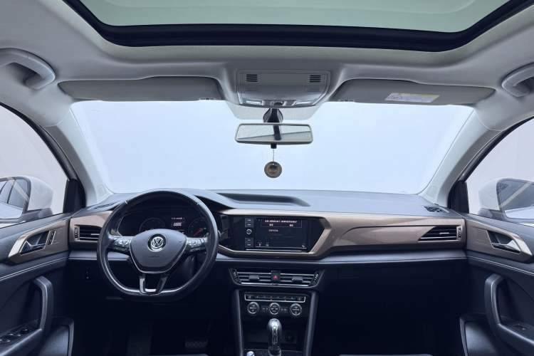 Used Volkswagen Tharu 2019 280TSI Two-Wheel Drive Luxury Version China VI Standard Interior 2