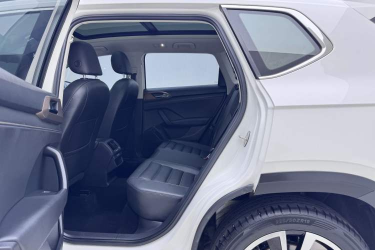 Used Volkswagen Tharu 2019 280TSI Two-Wheel Drive Luxury Version China VI Standard Interior 3