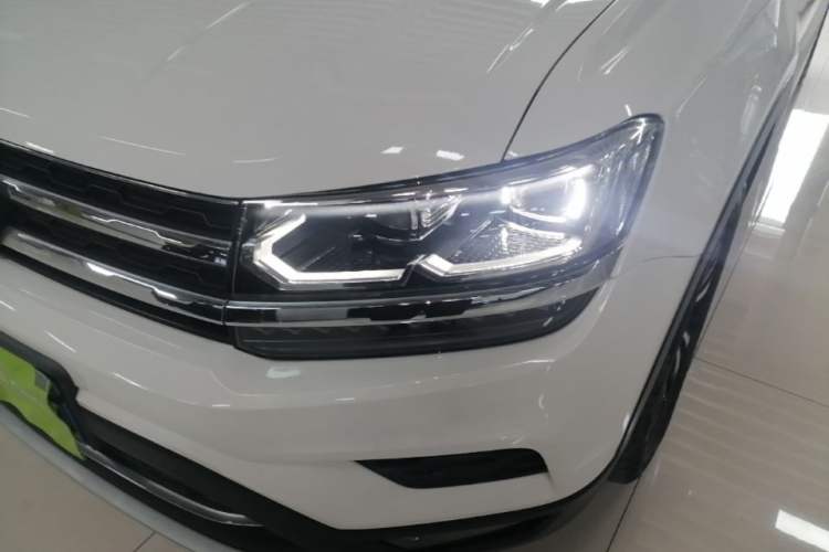 Used Volkswagen Tharu 2019 330TSI Four-Wheel Drive Luxury Edition China VI Standard Left Front Headlight