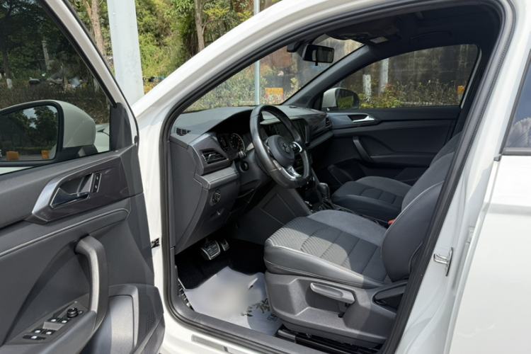 Used Volkswagen Tharu 2019 280TSI Two-Wheel Drive R-Line China VI Standard Left Front Seat