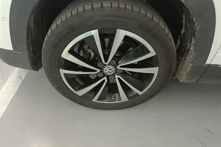 Used Volkswagen Tharu 2019 280TSI Two-Wheel Drive Flagship Version China VI Standard Left Front Wheel Hub