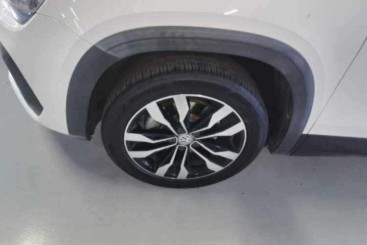 Used Volkswagen Tharu 2019 280TSI Two-Wheel Drive R-Line China VI Standard Left Front Wheel Hub