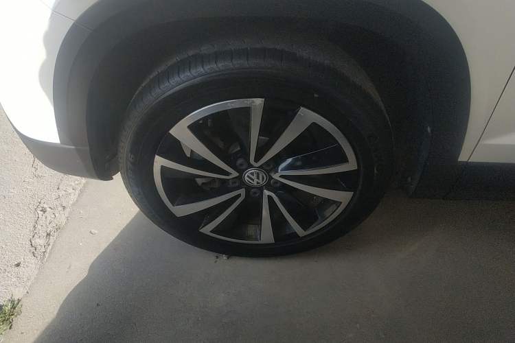 Used Volkswagen Tharu 2019 280TSI Two-Wheel Drive Luxury Version China VI Standard Left Front Wheel Hub