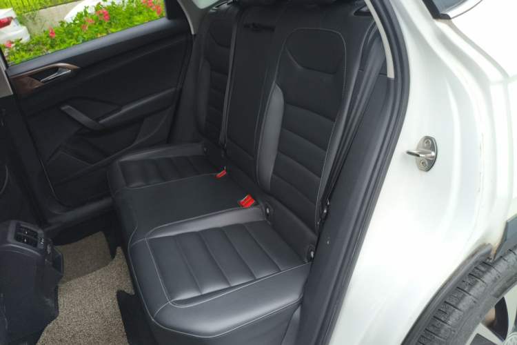 Used Volkswagen Tharu 2019 280TSI Two-Wheel Drive Luxury Edition China V Standard Left Rear Seat
