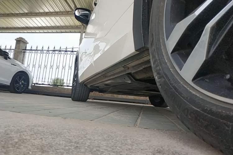 Used Volkswagen Tharu 2019 280TSI Two-Wheel Drive R-Line China VI Standard Left Side Sill