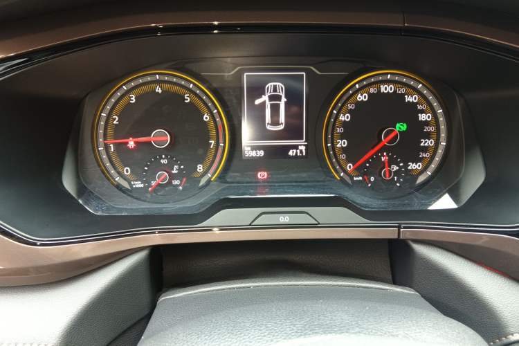 Used Volkswagen Tharu 2019 280TSI Two-Wheel Drive Luxury Version China VI Standard Odometer Close Up