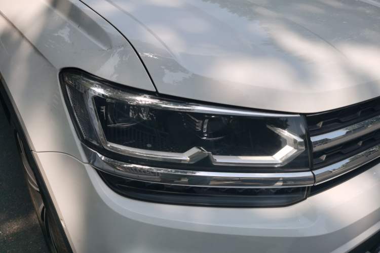 Used Volkswagen Tharu 2019 330TSI Four-Wheel Drive Flagship Model China VI Standard Right Front Headlight