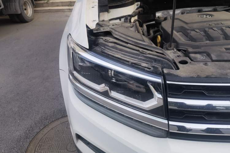 Used Volkswagen Tharu 2019 330TSI Four-Wheel Drive Luxury Edition China VI Standard Right Front Headlight