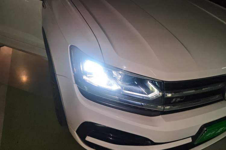 Used Volkswagen Tharu 2019 280TSI Two-Wheel Drive R-Line China V Standard Right Front Headlight