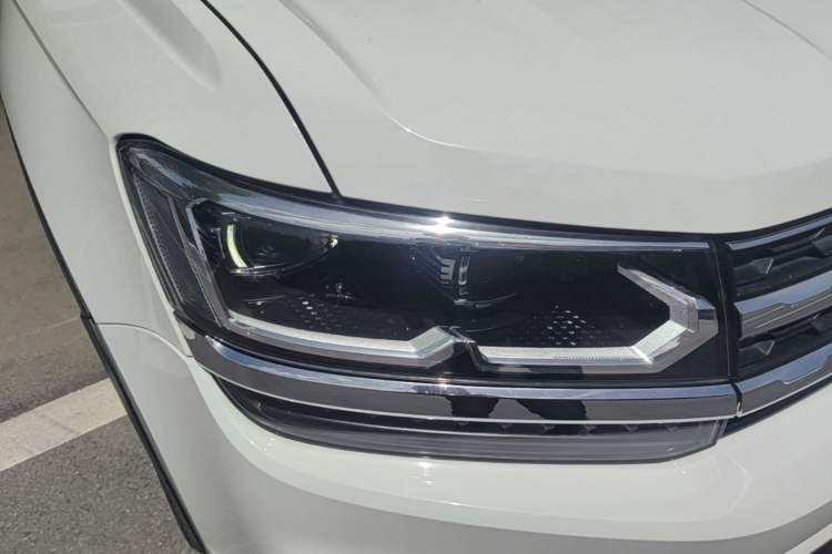 Used Volkswagen Tharu 2019 330TSI Four-Wheel Drive Luxury Edition China VI Standard Right Front Headlight
