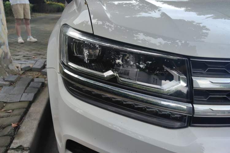 Used Volkswagen Tharu 2019 330TSI Four-Wheel Drive Flagship Model China VI Standard Right Front Headlight