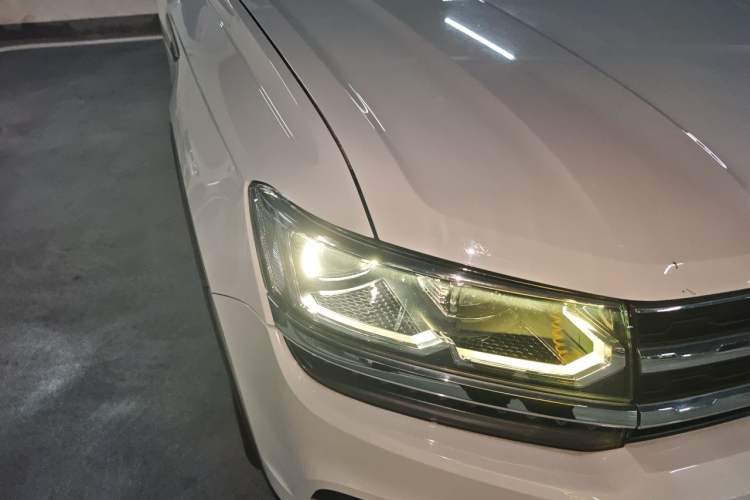 Used Volkswagen Tharu 2019 280TSI Two-Wheel Drive Luxury Version China VI Standard Right Front Headlight