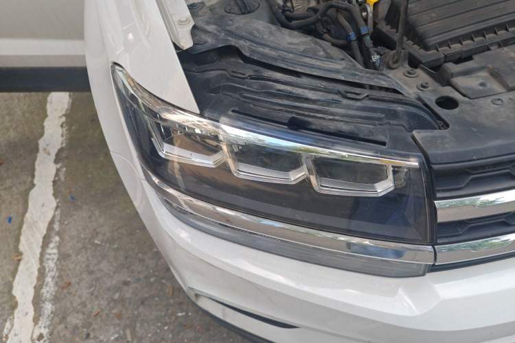 Used Volkswagen Tharu 2019 280TSI Two-Wheel-Drive Trend Edition China V Standard Right Front Headlight