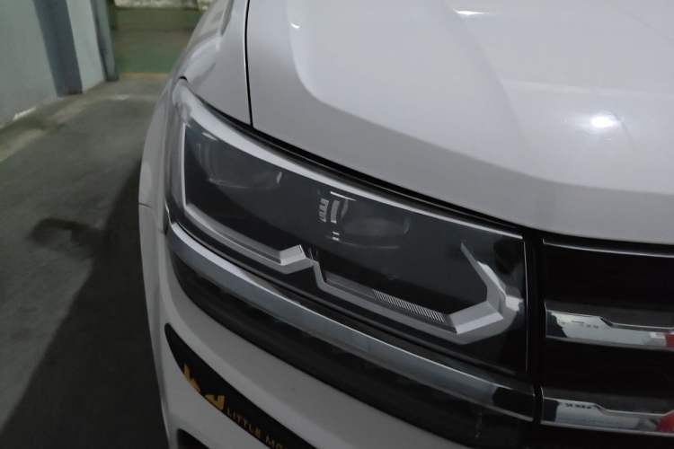 Used Volkswagen Tharu 2019 330TSI Four-Wheel Drive Luxury Edition China VI Standard Right Front Headlight