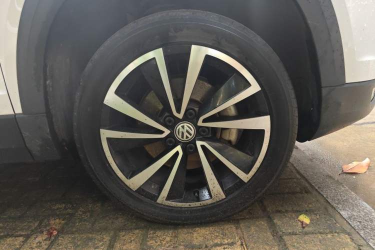 Used Volkswagen Tharu 2019 280TSI Two-Wheel Drive Luxury Version China VI Standard Right Front Wheel Hub