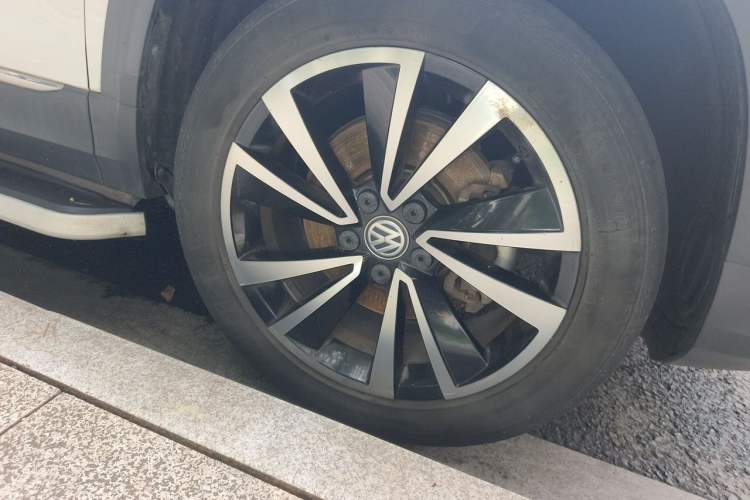 Used Volkswagen Tharu 2019 330TSI Four-Wheel Drive Luxury Edition China VI Standard Right Front Wheel Hub