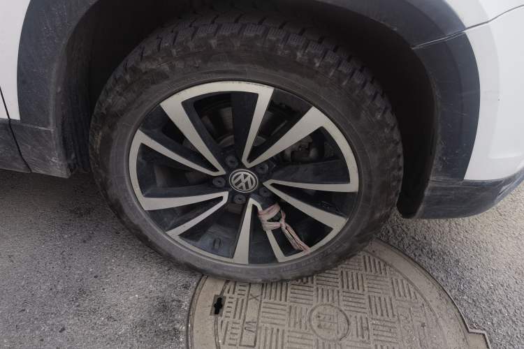 Used Volkswagen Tharu 2019 330TSI Four-Wheel Drive Luxury Edition China VI Standard Right Front Wheel Hub