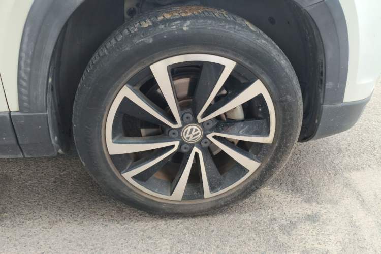 Used Volkswagen Tharu 2019 280TSI Two-Wheel Drive Luxury Edition China V Standard Right Front Wheel Hub