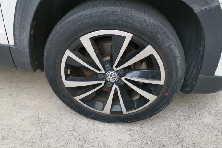 Used Volkswagen Tharu 2019 280TSI Two-Wheel Drive Luxury Version China VI Standard Right Front Wheel Hub
