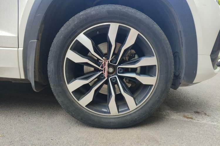 Used Volkswagen Tharu 2019 280TSI Two-Wheel Drive R-Line China VI Standard Right Front Wheel Hub