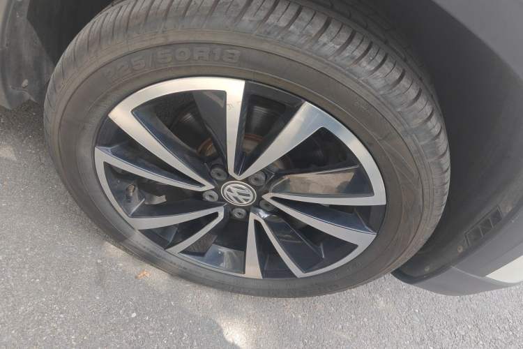 Used Volkswagen Tharu 2019 280TSI Two-Wheel Drive Luxury Version China VI Standard Right Front Wheel Hub