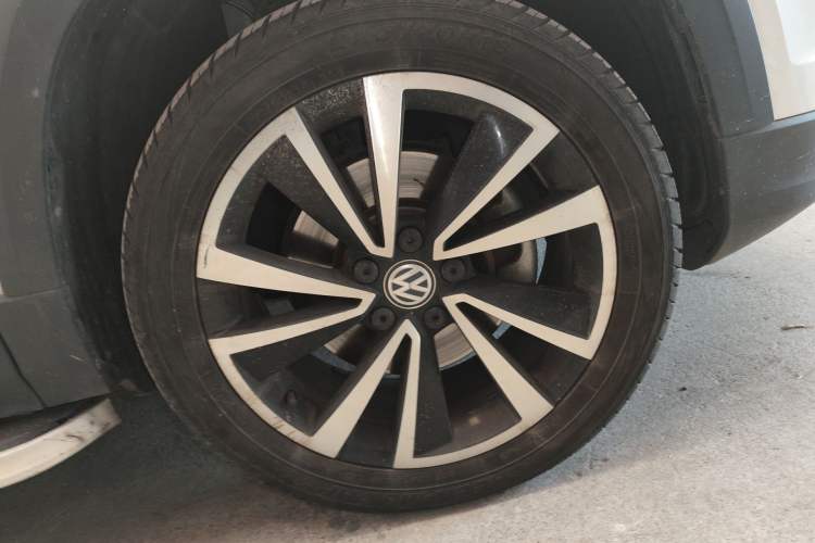 Used Volkswagen Tharu 2019 280TSI Two-Wheel Drive Luxury Version China VI Standard Right Front Wheel Hub