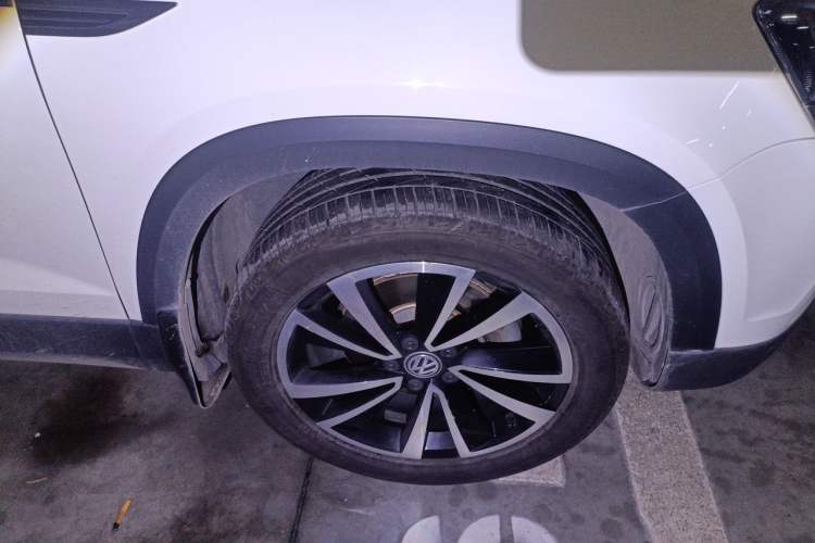 Used Volkswagen Tharu 2019 280TSI Two-Wheel Drive Luxury Version China VI Standard Right Front Wheel Hub