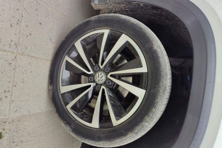 Used Volkswagen Tharu 2019 280TSI Two-Wheel Drive Luxury Version China VI Standard Right Front Wheel Hub