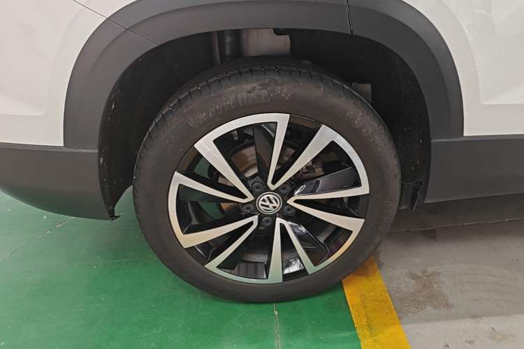 Used Volkswagen Tharu 2019 280TSI Two-Wheel Drive Luxury Version China VI Standard Right Rear Wheel Hub