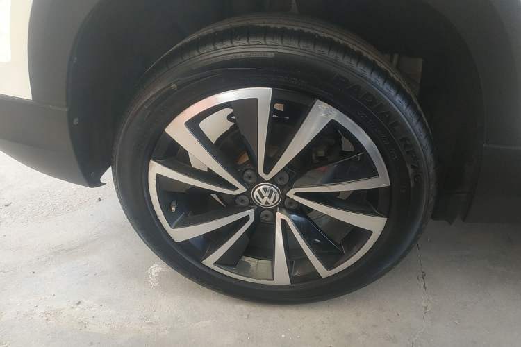 Used Volkswagen Tharu 2019 280TSI Two-Wheel Drive Luxury Version China VI Standard Right Rear Wheel Hub