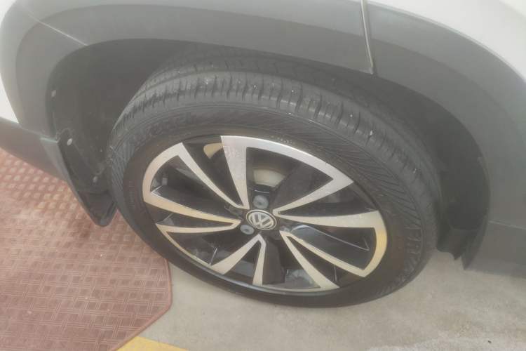 Used Volkswagen Tharu 2019 280TSI Two-Wheel Drive Luxury Edition China V Standard Right Rear Wheel Hub