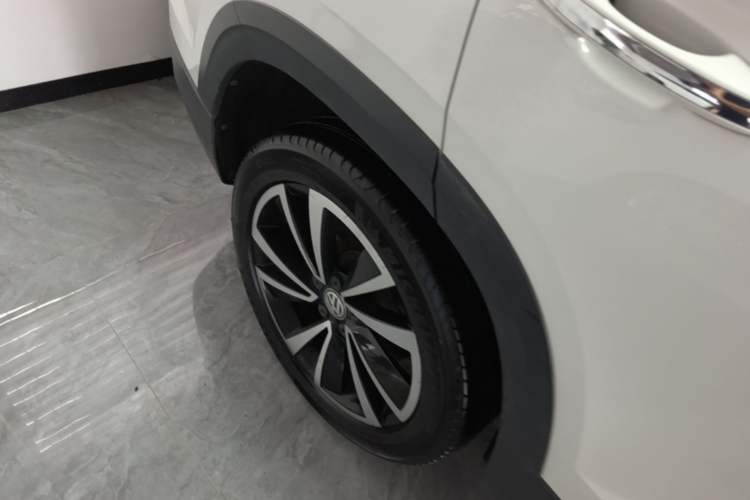 Used Volkswagen Tharu 2019 280TSI Two-Wheel Drive Luxury Version China VI Standard Right Rear Wheel Hub