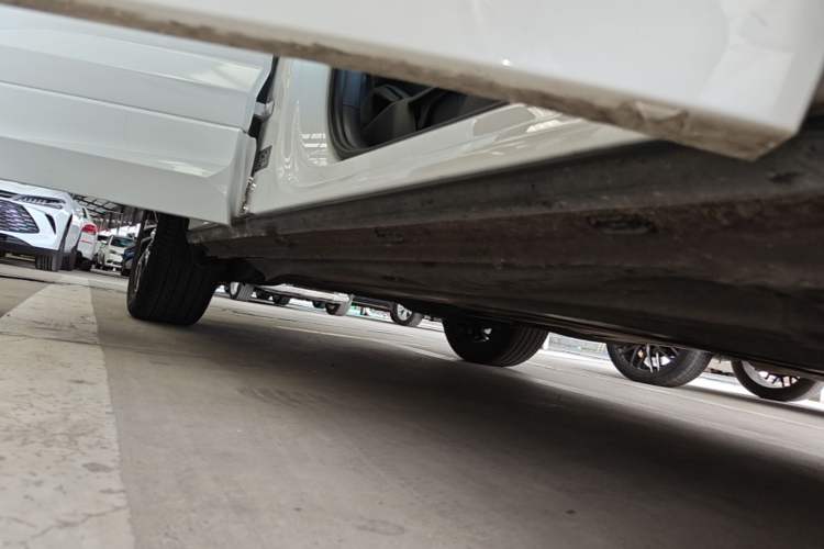 Used Volkswagen Tharu 2019 280TSI Two-Wheel Drive R-Line China VI Standard Right Side Sill