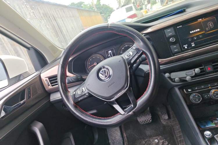 Used Volkswagen Tharu 2019 280TSI Two-Wheel Drive Luxury Edition China V Standard Steering Wheel