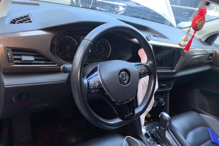 Used Volkswagen Tharu 2019 280TSI Two-Wheel Drive Luxury Version China VI Standard Steering Wheel