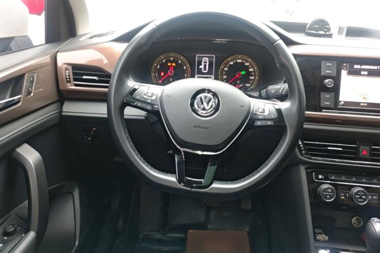 Used Volkswagen Tharu 2019 280TSI Two-Wheel Drive Luxury Version China VI Standard Steering Wheel
