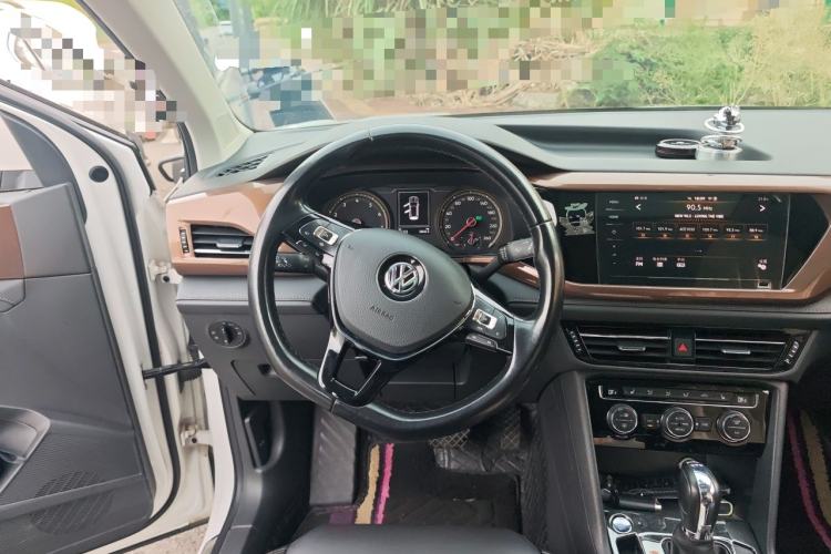 Used Volkswagen Tharu 2019 280TSI Two-Wheel Drive Luxury Version China VI Standard Steering Wheel
