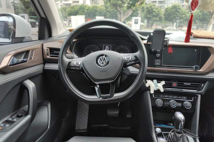 Used Volkswagen Tharu 2019 280TSI Two-Wheel Drive Luxury Version China VI Standard Steering Wheel