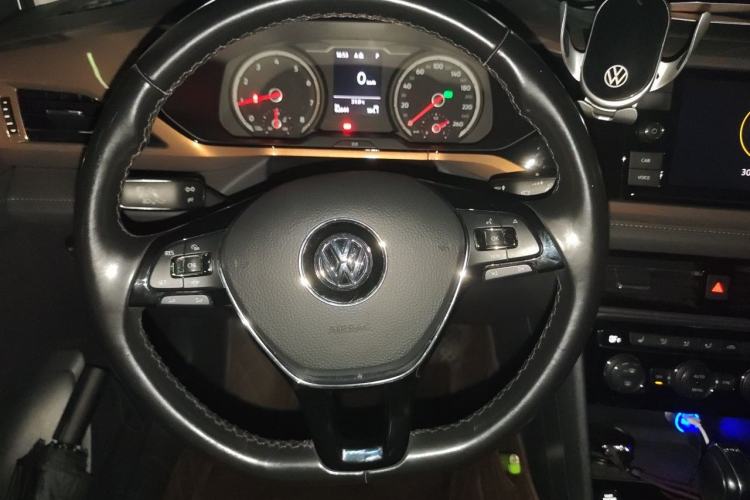 Used Volkswagen Tharu 2019 280TSI Two-Wheel Drive Luxury Version China VI Standard Steering Wheel