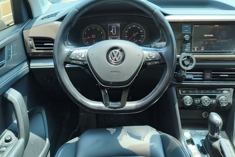 Used Volkswagen Tharu 2019 280TSI Two-Wheel Drive Luxury Version China VI Standard Steering Wheel