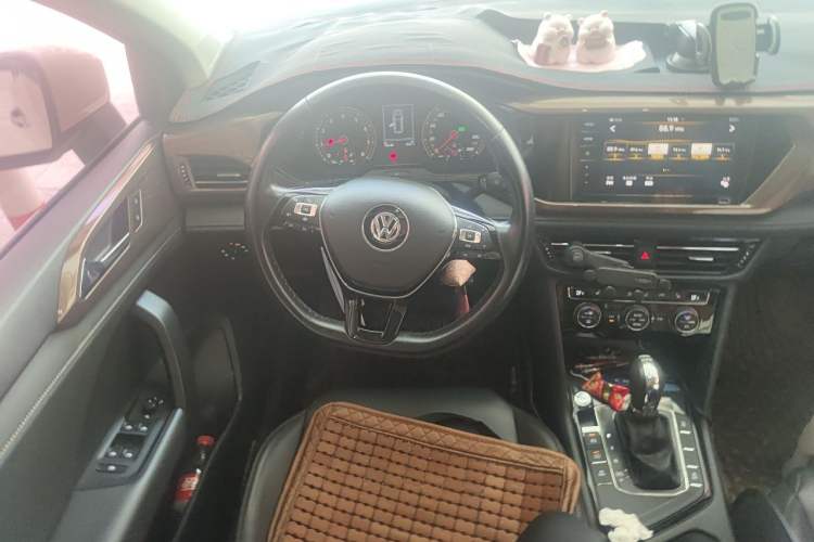 Used Volkswagen Tharu 2019 280TSI Two-Wheel Drive Luxury Version China VI Standard Steering Wheel